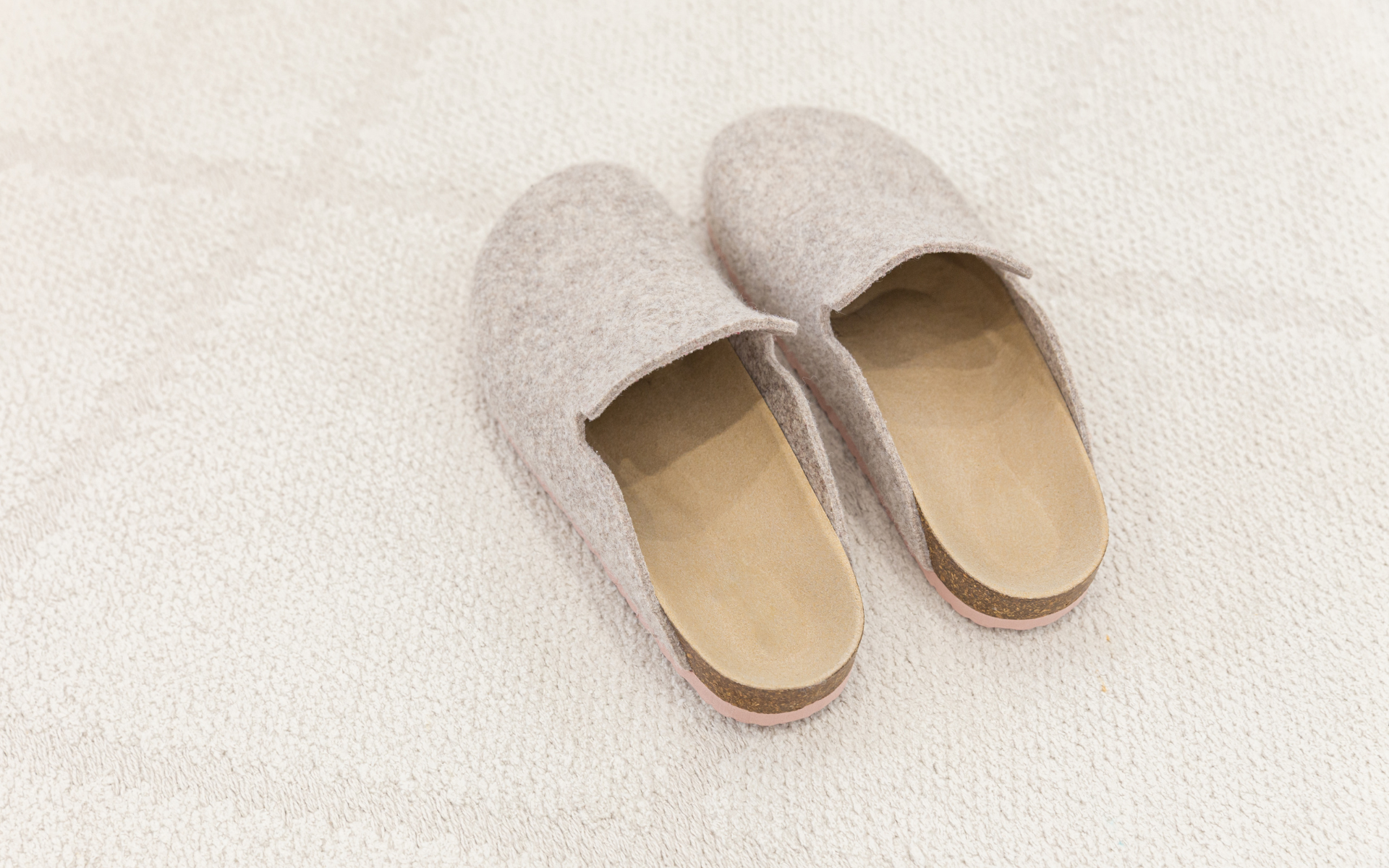 Das Geheimnis für ganztägigen Komfort: Die richtigen Hausschuhe auswählen